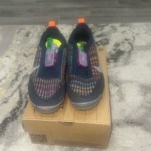 Preown Vapormax no laces required size 7.5